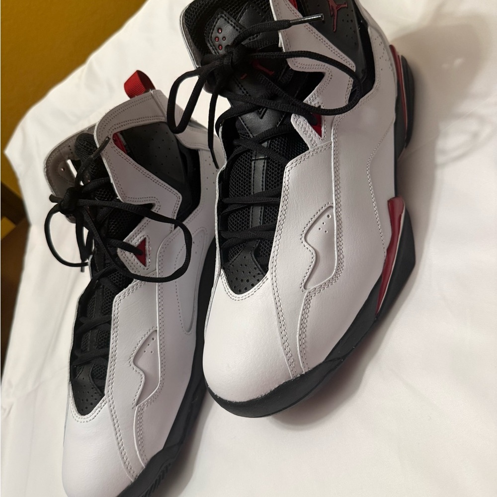 Nike Air Jordan True Flight White Varsity Red Black Chicago NBY 342964-160 - Picture 3 of 8